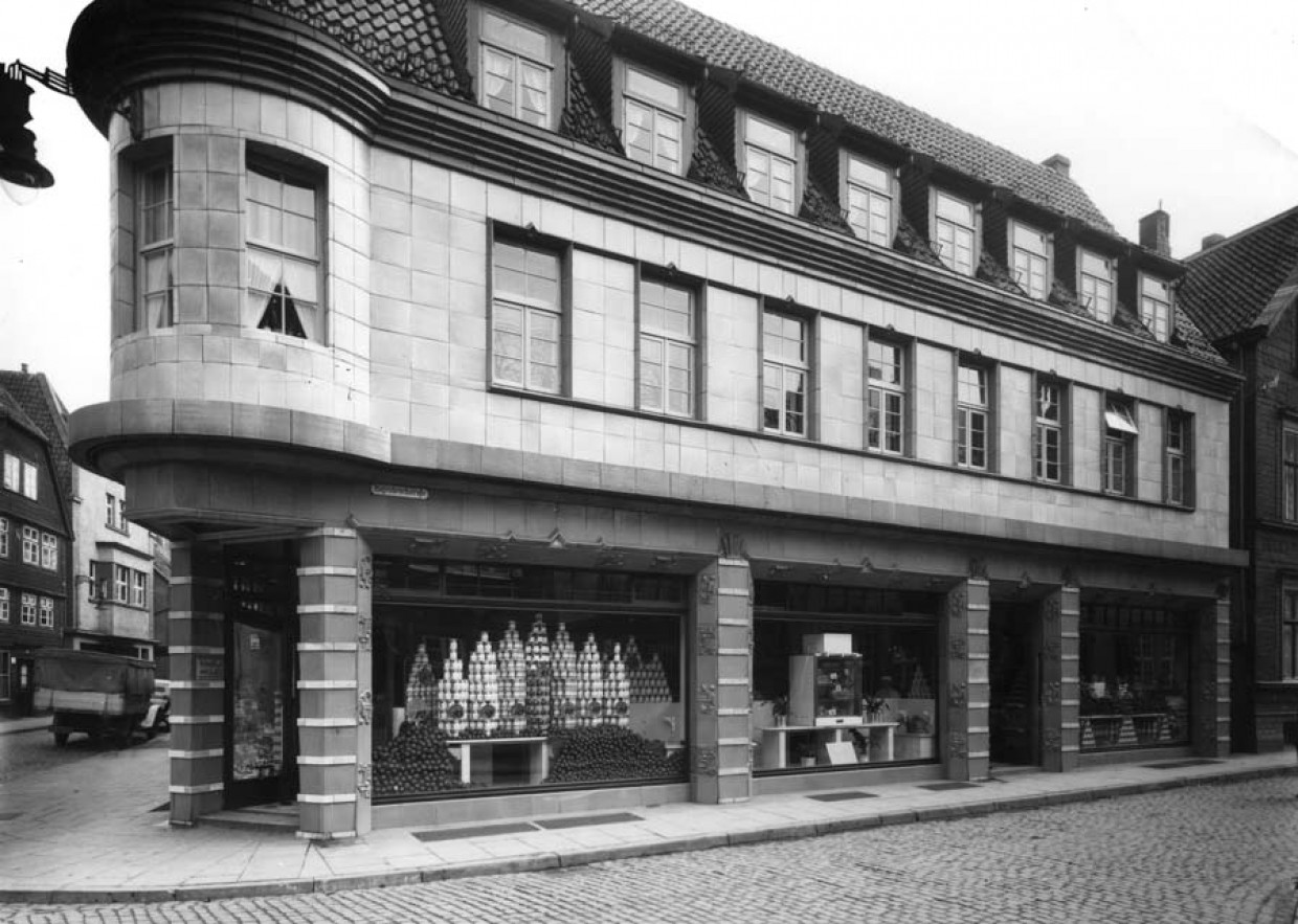 Grüne Kachelfassade des Kachelhaus Bielefeld